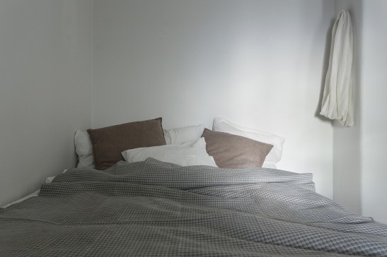 Kaplansbacken Kungsholmen bedroom shadows pillows Fantasticfrank