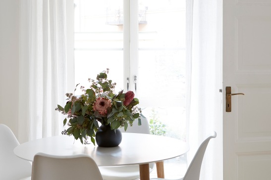 Torsgatan Stockholm flowers bukett white romantic romance diningroom Fantasticfrank