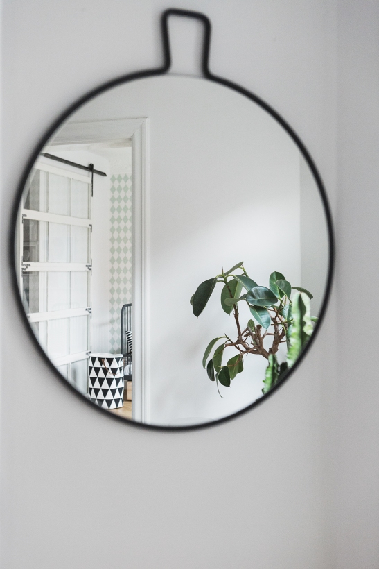 bohus gatan fantadtic frank mirror reflection bedroom therese_winberg_photography_stylist_emma_wallmen